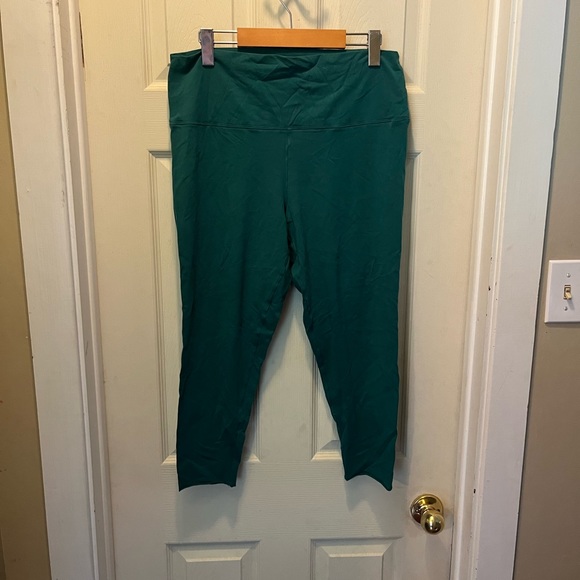 Aritzia TNA ladies XL cropped active leggings green - Picture 1 of 6